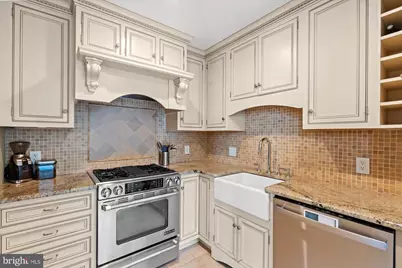 207 10th Street SE, Washington, DC 20003 - Photo 18