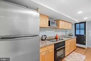 207 10th St SE, Washington, DC 20003 - Photo 34