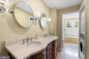 207 10th St SE, Washington, DC 20003 - Photo 28