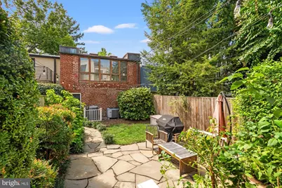 207 10th Street SE, Washington, DC 20003 - Photo 48