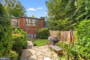 207 10th St SE, Washington, DC 20003 - Photo 48