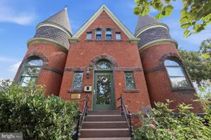 350 9th St SE, Washington, DC 20003 - Photo 1