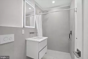 215 5th St SE, Washington, DC 20003 - Photo 30