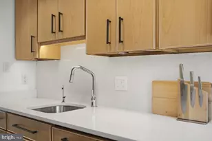 1672 Beekman Pl NW, Washington, DC 20009 - Photo 8