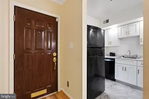 1074 Paper Mill Ct NW, Washington, DC 20007 - Photo 4