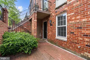 3231 Sutton Pl NW, Washington, DC 20016 - Photo 2