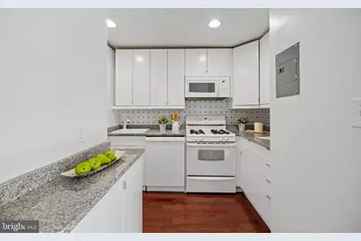 2710 Macomb Street NW #310, Washington, DC 20008 - Photo 16