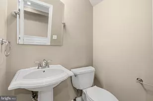 827 4th St NE, Washington, DC 20002 - Photo 8