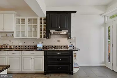 2318 Ashmead Place NW, Washington, DC 20009 - Photo 18