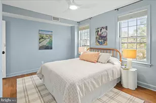 909 G St SE, Washington, DC 20003 - Photo 32