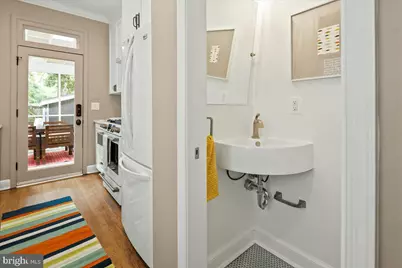 909 G Street SE, Washington, DC 20003 - Photo 26