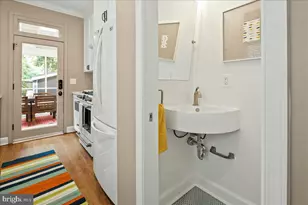 909 G St SE, Washington, DC 20003 - Photo 26