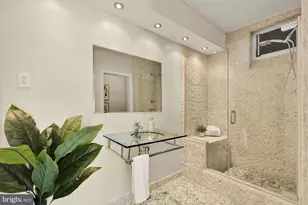 3901 Cathedral Ave NW, Washington, DC 20016 - Photo 12