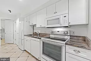 1337 Corcoran St NW, Washington, DC 20009 - Photo 2