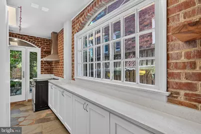 1225 E St SE, Washington, DC 20003 - Photo 6