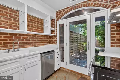 1225 E St SE, Washington, DC 20003 - Photo 8