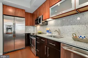 1025 1st St SE, Washington, DC 20003 - Photo 4