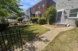 128 35th St NE, Washington, DC 20019 - Photo 2