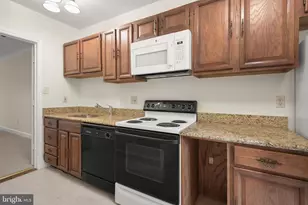3287 Sutton Pl NW, Washington, DC 20016 - Photo 10