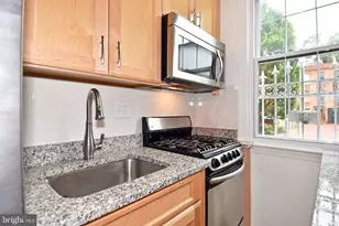 915 Hughes Mews NW, Washington, DC 20037 - Photo 4