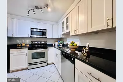 2111 Wisconsin Avenue NW #110, Washington, DC 20007 - Photo 8