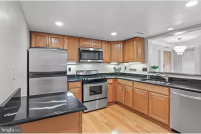 1080 Wisconsin Avenue NW #2012, Washington, DC 20007 - Photo 4