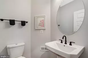 406 Brookland Grv Dr NE, Washington, DC 20017 - Photo 18