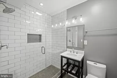 210 11th Street SE, Washington, DC 20003 - Photo 18