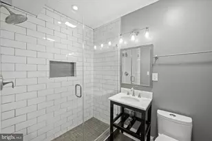 210 11th St SE, Washington, DC 20003 - Photo 18