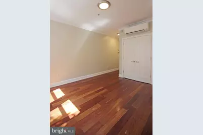 1121 24th Street NW #409, Washington, DC 20037 - Photo 4