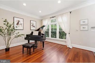 4462 Macarthur Boulevard NW, Washington, DC 20007 - Photo 4