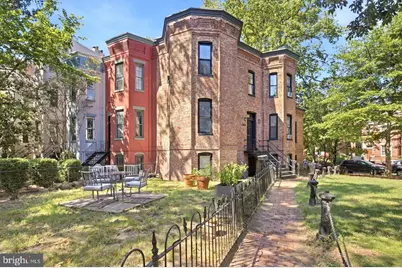820 North Carolina Avenue SE, Washington, DC 20003 - Photo 1