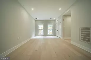 1117 24th St NW, Washington, DC 20037 - Photo 10