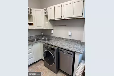 318 N Carolina Avenue SE #1, Washington, DC 20003 - Photo 4