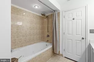 17 V St NW, Washington, DC 20001 - Photo 32