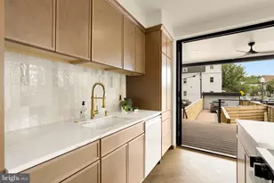 932 14th St SE, Washington, DC 20003 - Photo 12