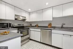 308 East Capitol St NE, Washington, DC 20003 - Photo 4