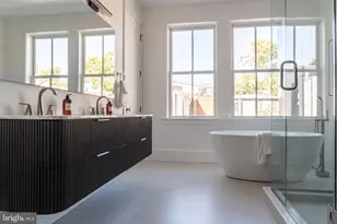 329 8th St NE, Washington, DC 20002 - Photo 24