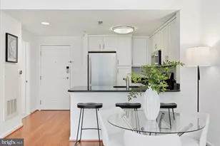 355 I Street SW, Washington, DC 20024 - Photo 2