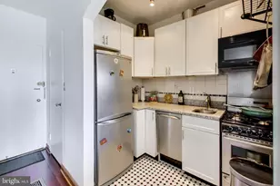 1 Scott Cir NW, Washington, DC 20036 - Photo 8