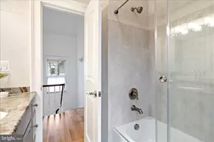 203 9th St SE, Washington, DC 20003 - Photo 28