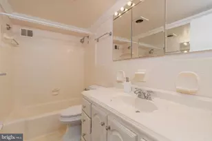 4201 Cathedral Ave NW, Washington, DC 20016 - Photo 14