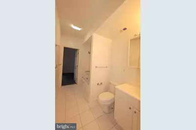 915 D Street SE #B, Washington, DC 20003 - Photo 6