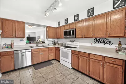 7093 Gresham Court W, Frederick, MD 21703 - Photo 4