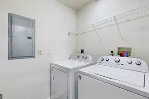 302 Baughmans Ln, Frederick, MD 21702 - Photo 4