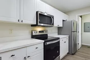 302 Baughmans Ln, Frederick, MD 21702 - Photo 2