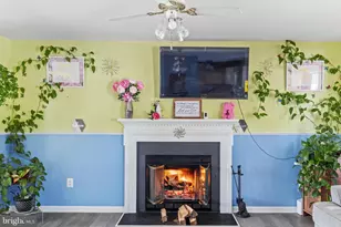 201 Shannonbrook Ln, Frederick, MD 21702 - Photo 2