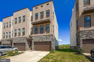 869 Amity St, Frederick, MD 21701 - Photo 2