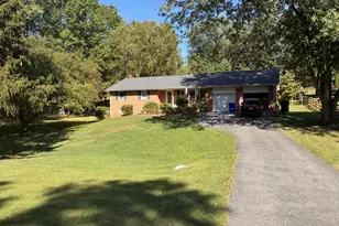 4205 Rolling Acres Dr, Mount Airy, MD 21771 - Photo 2