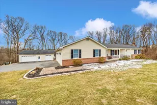 4134 Walnutwood Ct, Mount Airy, MD 21771 - Photo 2